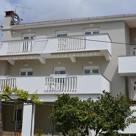 Apartments Pineta Franko 法扎纳 外观 照片