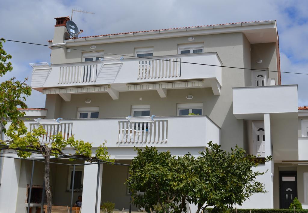 Apartments Pineta Franko 法扎纳 外观 照片